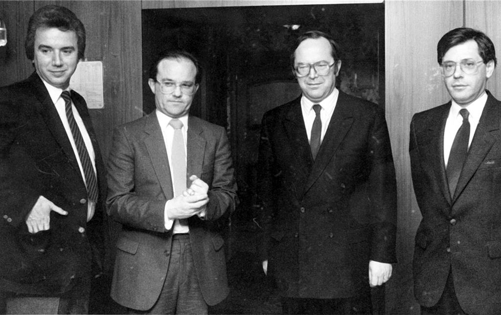 Marcel Lejoly, Bruno Fagnoul, Premier Wilfried Martens und JosephMaraite bei der Einsetzung der ersten Regierung der DG (Bild: GrenzEcho-Archiv)