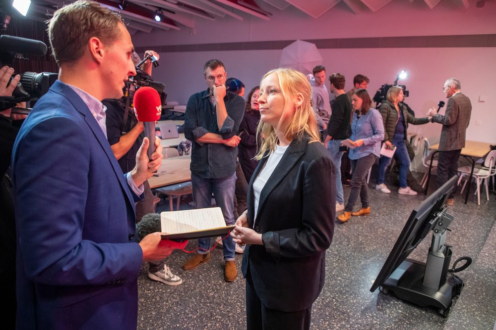 Melissa Depraetere im Interview nach der Presseonferenz von Vooruit am Samstag in Brüssel (Bild: Nicolas Maeterlinck/Belga)