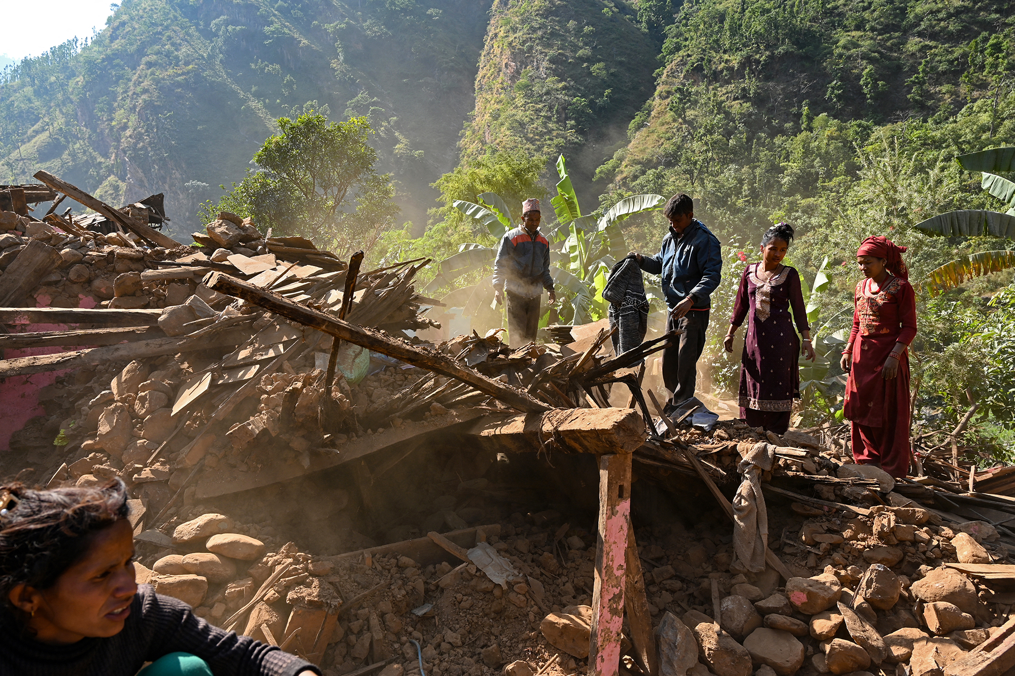 Im Distrikt Rukum einen Tag nach dem Erdbeben (Bild: Prakash Mathema/AFP)