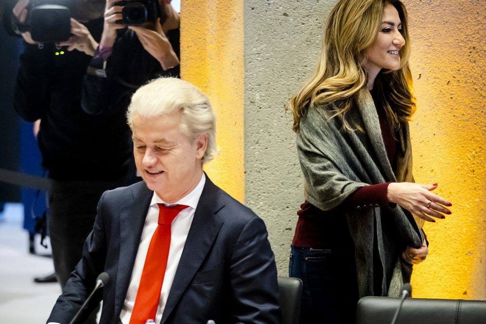 PVV-Chef Geert Wilders und VVD-Chefin Dilan Yesilgoz-Zegerius am Freitag in Den Haag (Bild: Sem van der Wal/AFP)