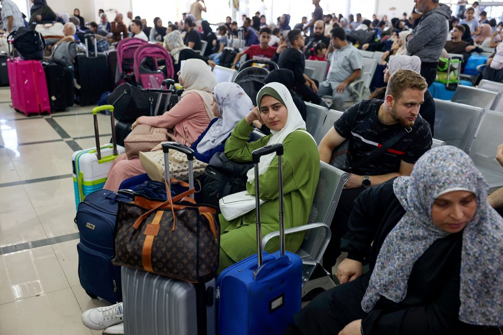 Warten am Grenzübergang Rafah (Bild: Mohammed Abed/AFP)