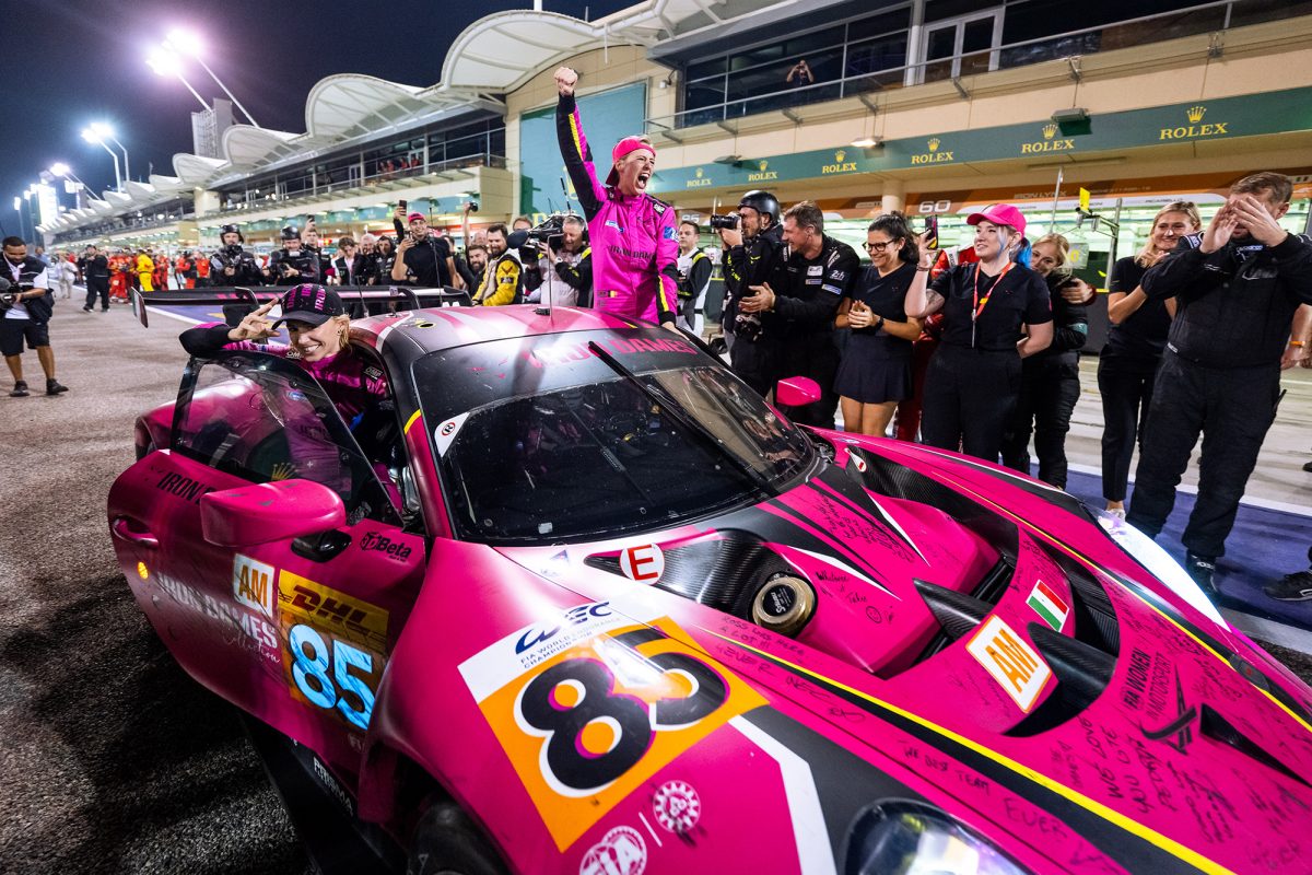 Sarah Bovy und die Iron Dames gewinnen die Acht Stunden von Bahrain in der GTE-AM-Klasse (Bild: Marius Hecker/FIA WEC)