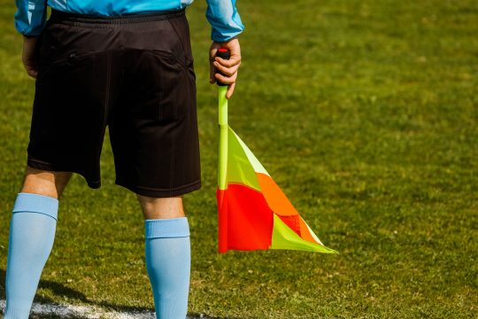 Schiedsrichter des Fußballspiels