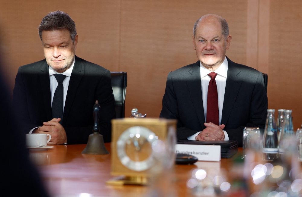 Deutschlands Wirtschaftsminister Robert Habeck und Bundeskanzler Olaf Scholz (Bild: Odd Andersen/AFP)