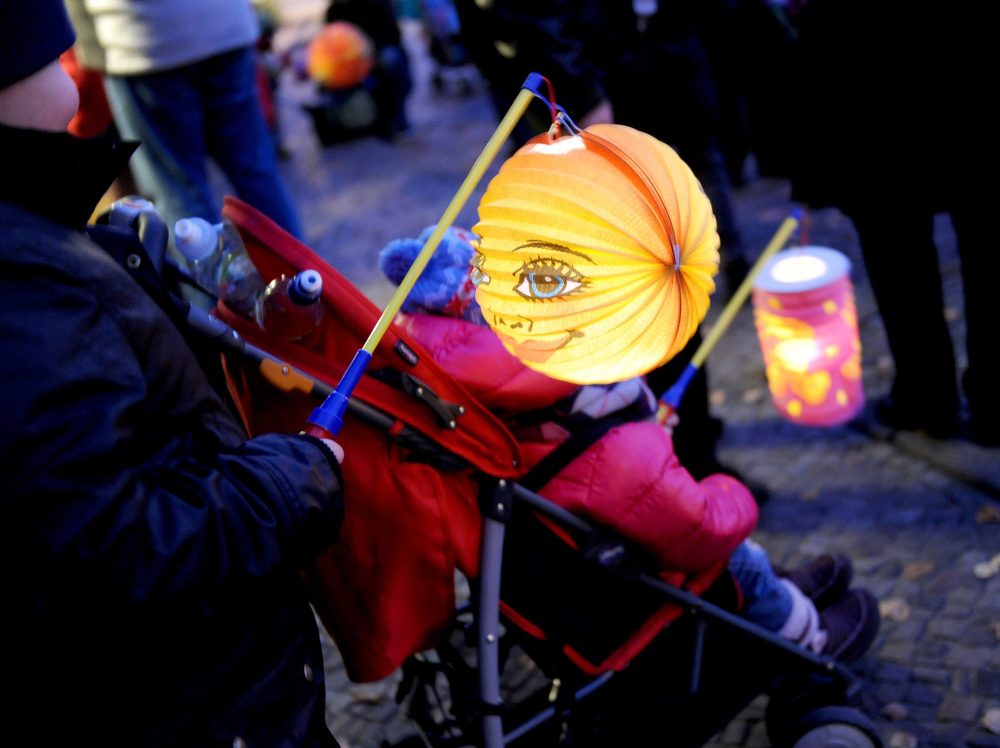 St. Martinszug (Bild: Britta Pedersen/EPA)