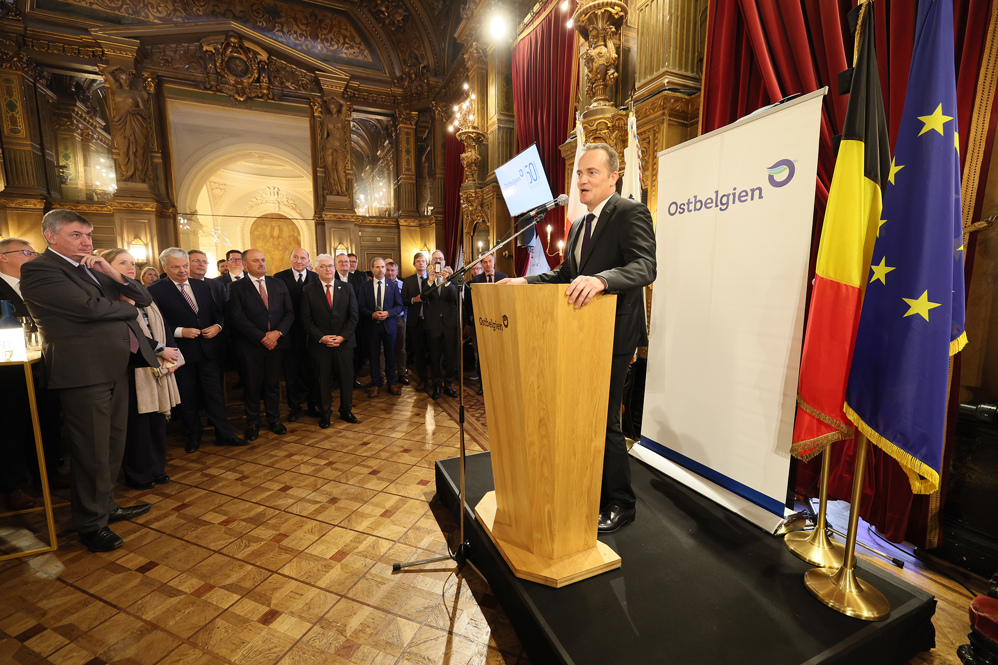 Ministerpräsident Oliver Paasch während seiner Ansprache beim Festakt zum Tag der DG in Brüssel (Bild: Benoit Doppagne/Belga)