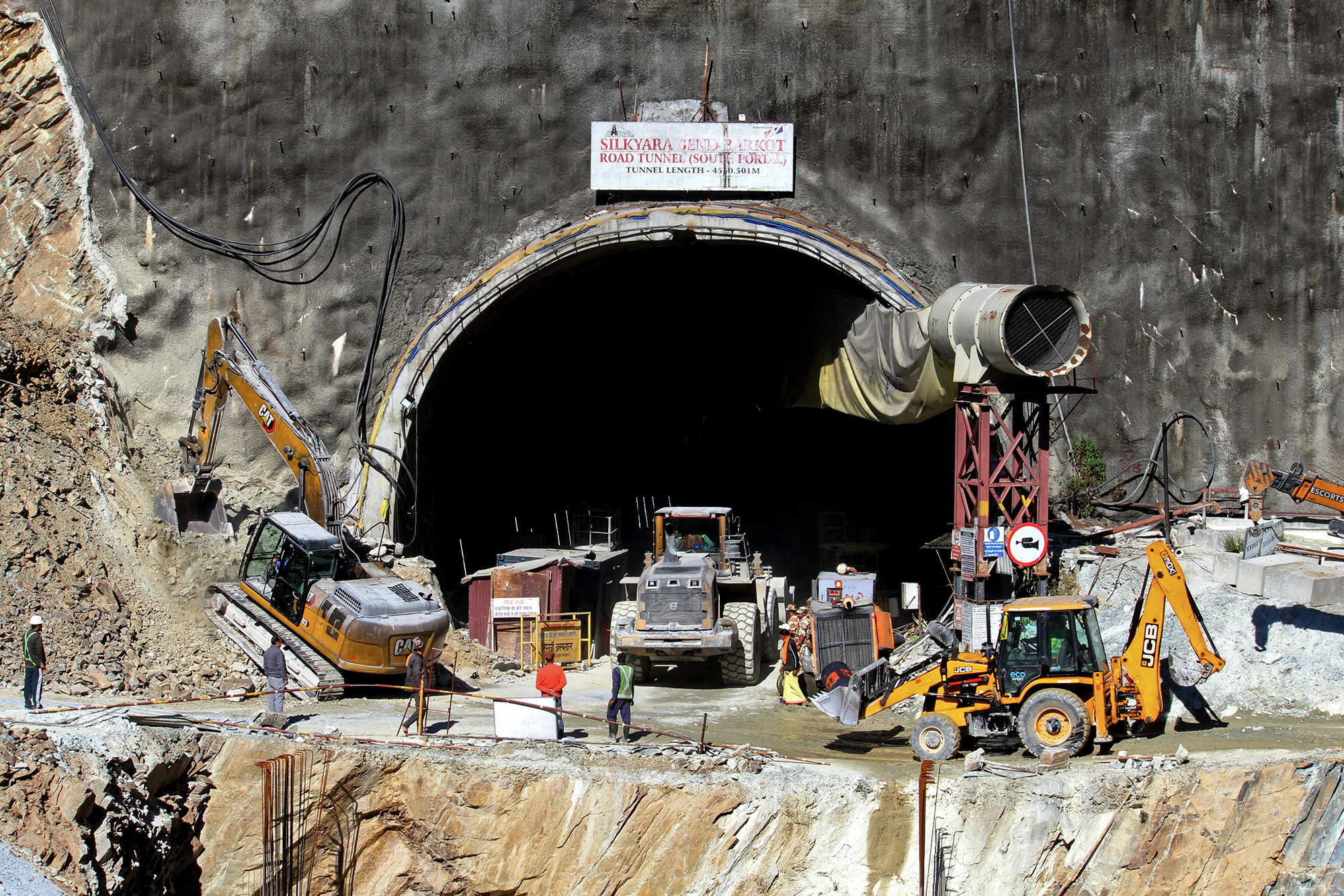 Bangen um Arbeiter nach dem Tunneleinsturz in Indien