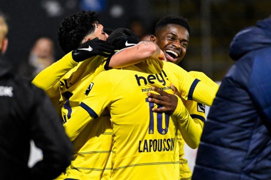 Loic Lapoussin und Noah Sadiki feiern die Siegesserie der Union Saint-Gilloise (Bild: Laurie Dieffembacq/Belga)