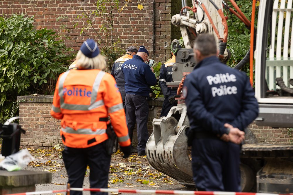 Polizisten am Tatort in Lievens-Houtem