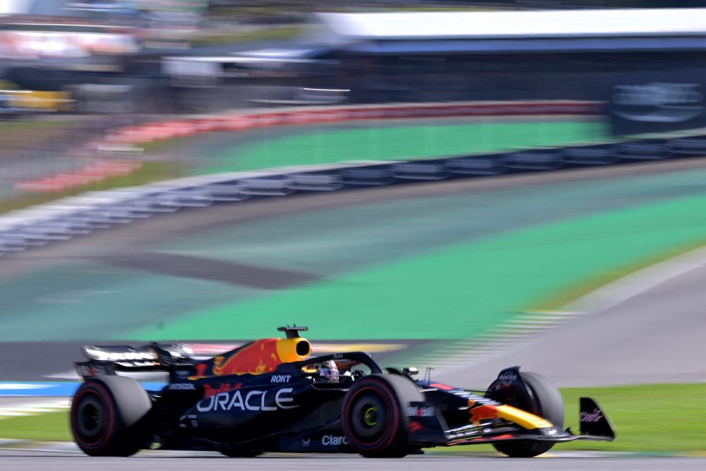 Max Verstappen gewinnt das Sprintrennen von São Paulo (Bild: Douglas Magno/AFP)