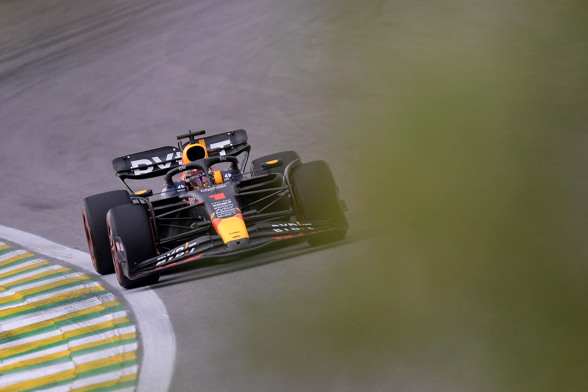 Max Verstappen beim Qualifying zum GP von Brasilien (Bild: Douglas Magno/AFP)