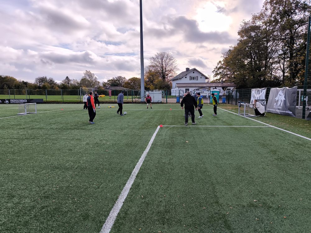 Walking Football bei der AS Eupen (Bild: Christoph Ramjoie/BRF)