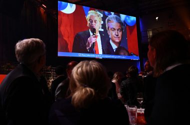 Geert Wilders bei seiner Ansprache in der VVD-Parteizentrale in Den Haag (Bild: John Thys/AFP)