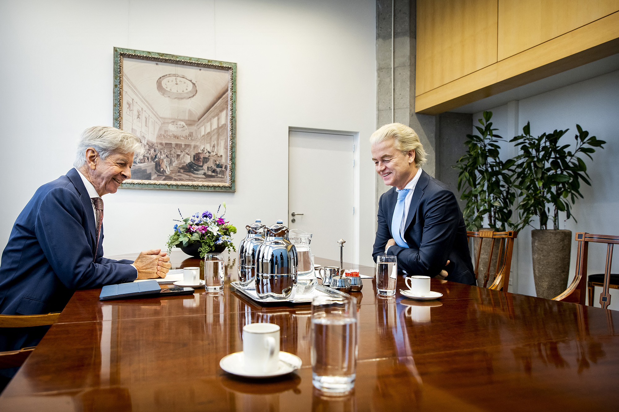 PVV-Chef Geert Wilders mit Gesprächsleiter Ronald Plasterk am Mittwoch in Den Haag (Bild: Koen van Weel/ANP/AFP)