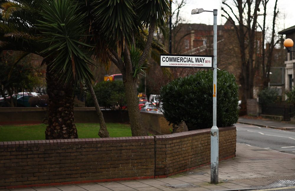 Hier wurde das Stopschild gestohlen (Bild: Henry Nicholls/AFP)