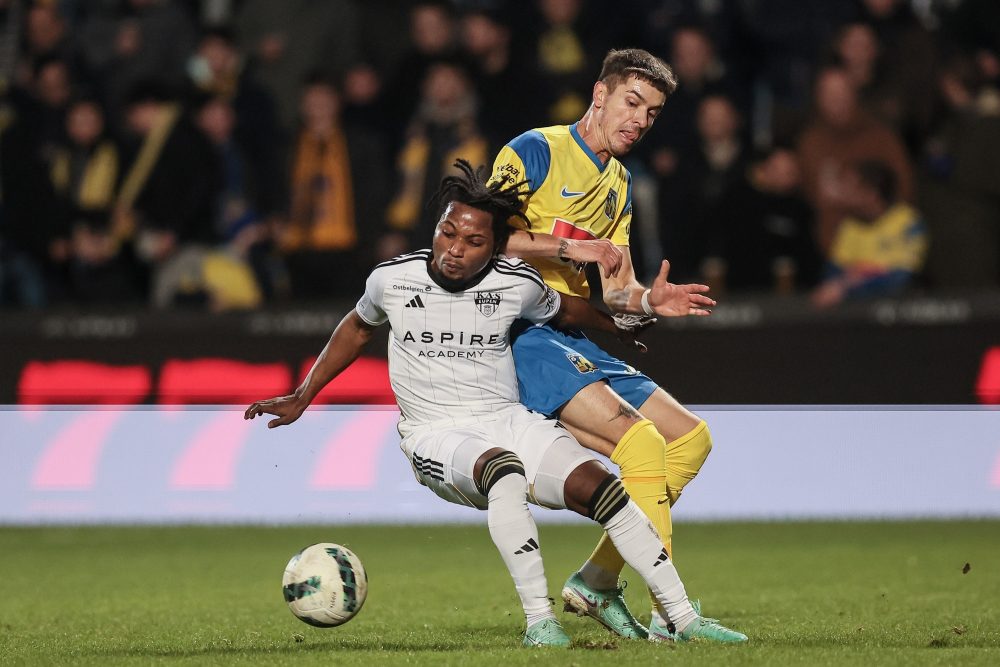 Eupen's Isaac Nuhu and Westerlo's Roman Neustadter fight for the ball during a soccer match between KVC Westerlo and KAS Eupen, Friday 15 December 2023 in Westerlo, on day 18/30 of the 2023-2024 'Jupiler Pro League' first division of the Belgian championship. BELGA PHOTO BRUNO FAHY