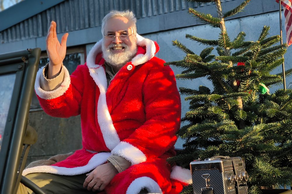 Ewald "Santa Claus" Harrings in Bastogne (Bild: Christophe Ramjoie/BRF)