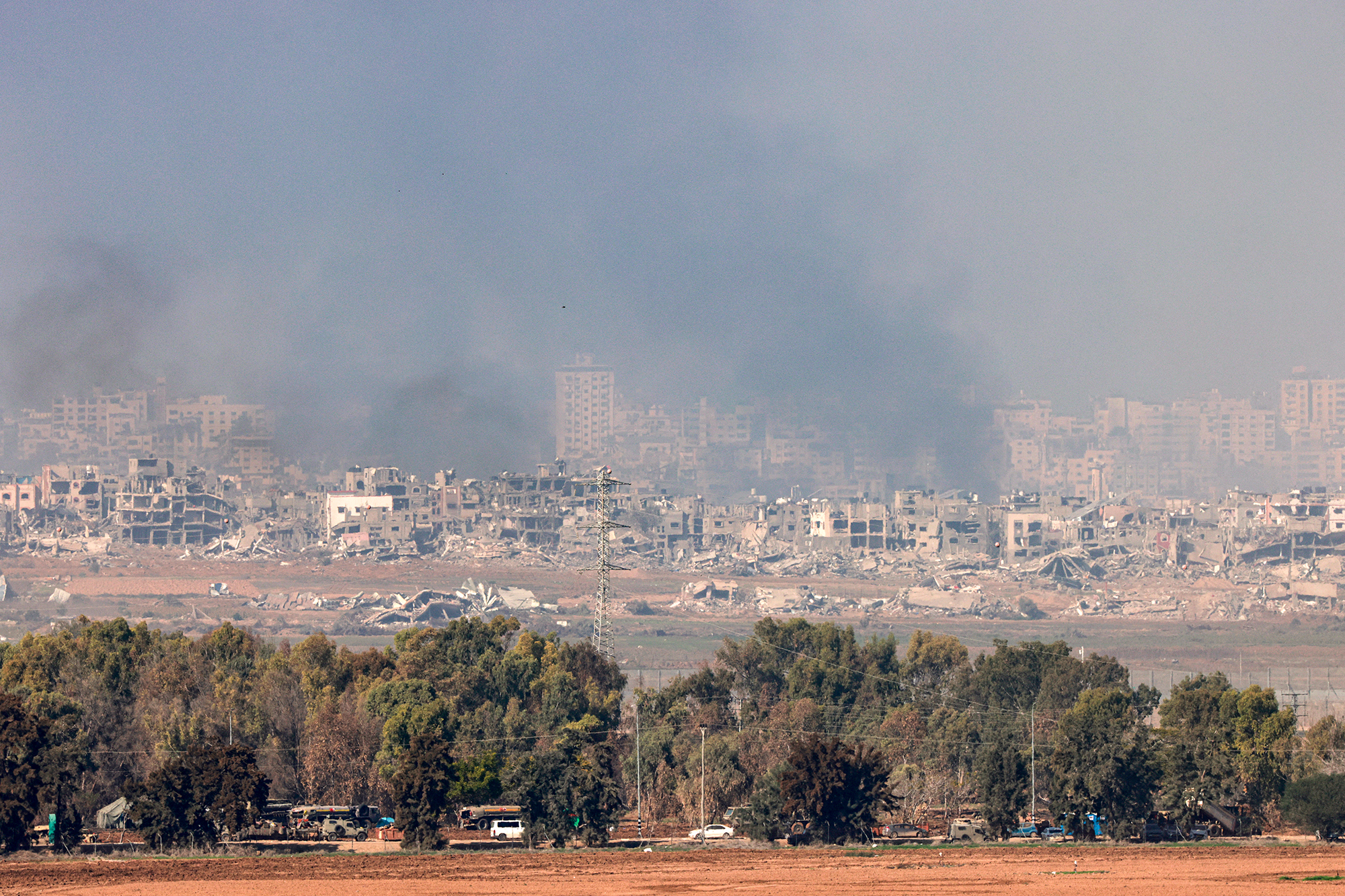 Rauch über dem Süden des Gazastreifens am Montag (Bild: Menahem Kahana/AFP)