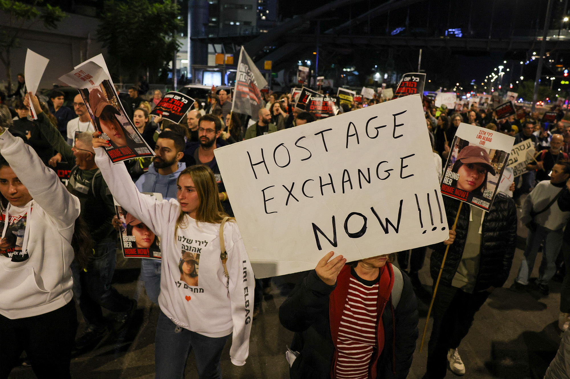 Demonstration in Tel Aviv - Angehörige fordern Austausch der Geiseln