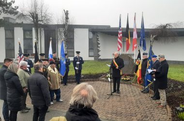 Erinnerungszeremonie am Denkmal der 106. Infanterie Division in St. Vith (Bild: Manuel Zimmermann/BRF)