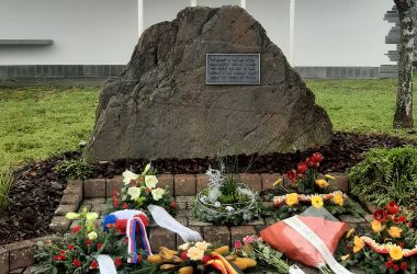 Erinnerungszeremonie am Denkmal der 106. Infanterie Division in St. Vith (Bild: Manuel Zimmermann/BRF)