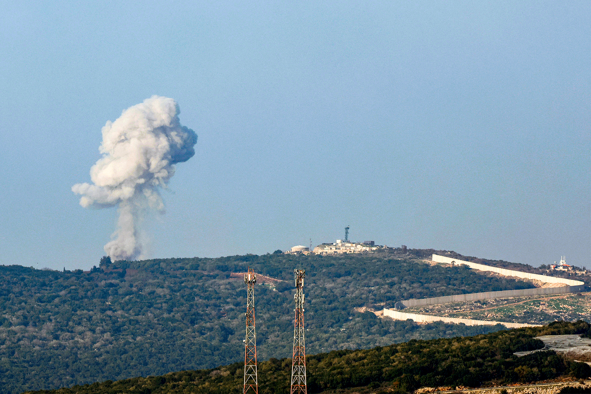 Rauch über dem libanesischen Ort Aita al-Shaab am Montag (Bild: Jalaa Marey/AFP)