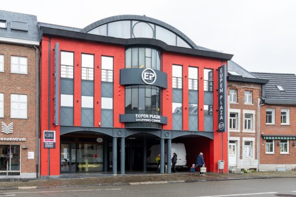 Das Gebäude des Eupen Plaza von außen