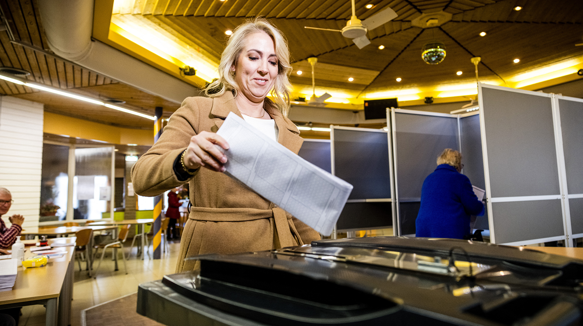 Lilian Marijnissen bei der Stimmabgabe im November (Bild: Rob Engelaare/ANP/AFP)