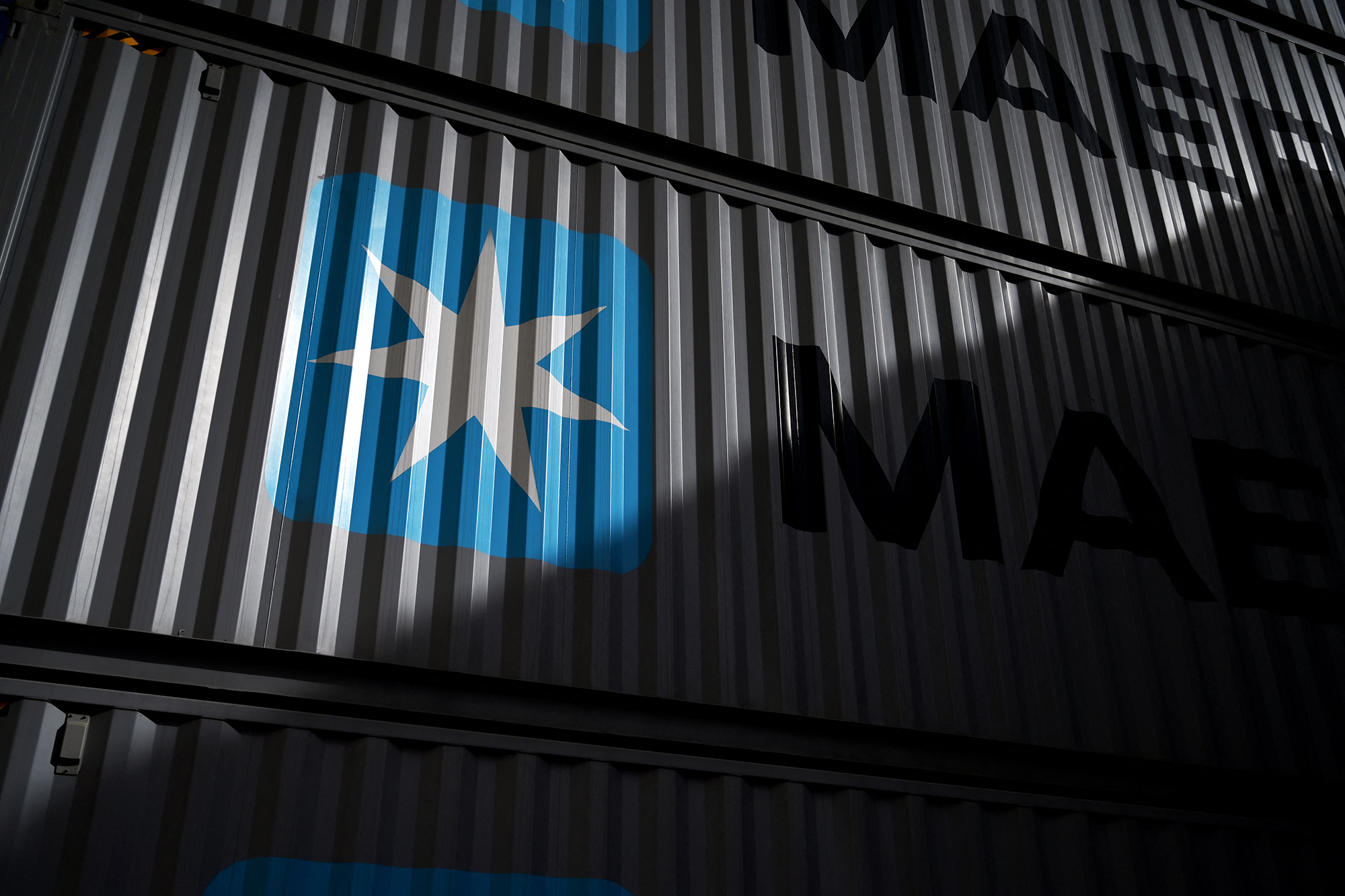 Container der Reederei Maersk (Illustrationsbild: Sergei Gapon/AFP)