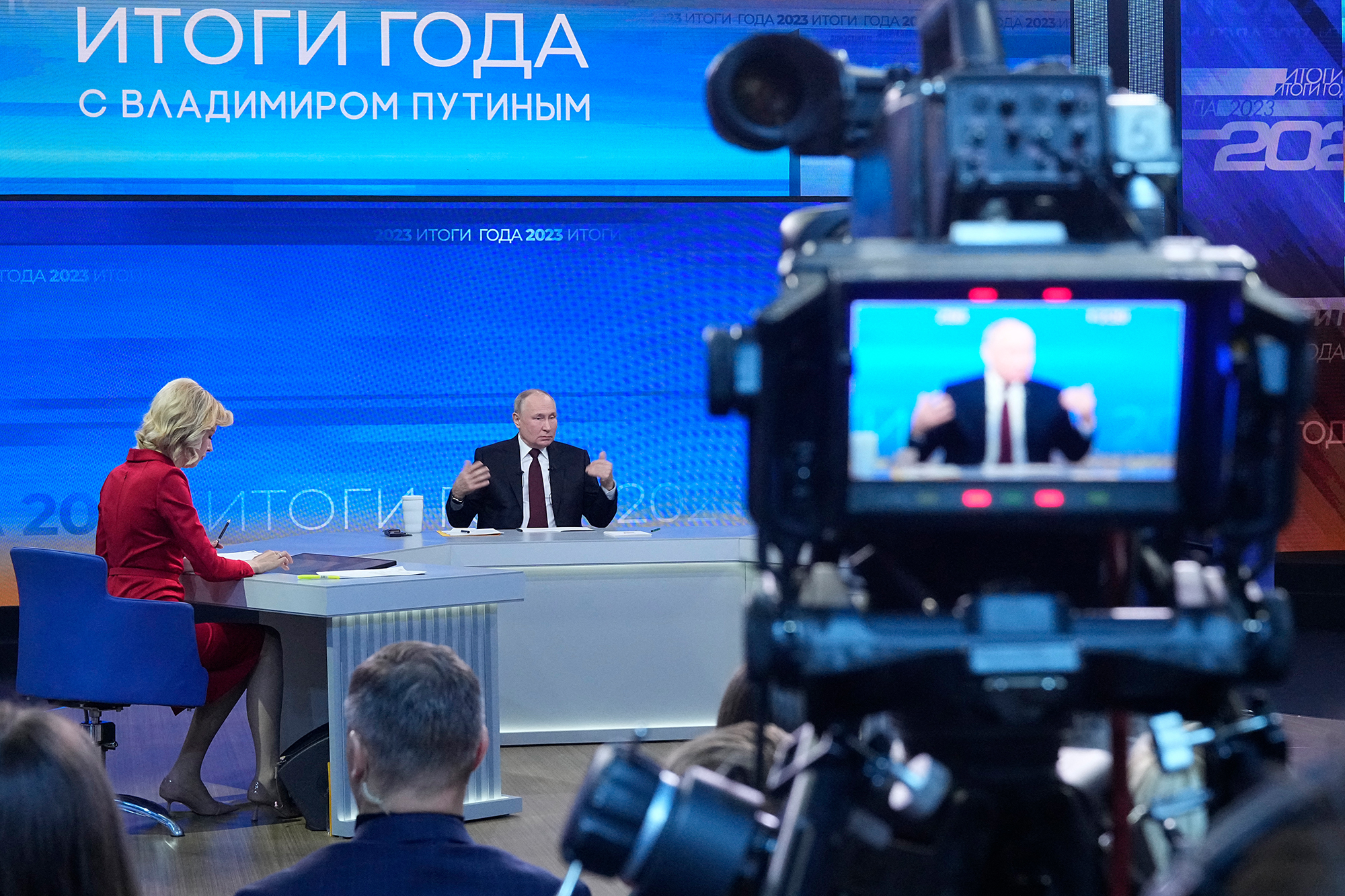 Russlands Präsident Wladimir Putin hält seine Jahresend-Pressekonferenz in der Ausstellungshalle Gostiny Dvor im Zentrum Moskaus am 14. Dezember (Bild: Alexander Zemlianichenko/Pool/AFP)