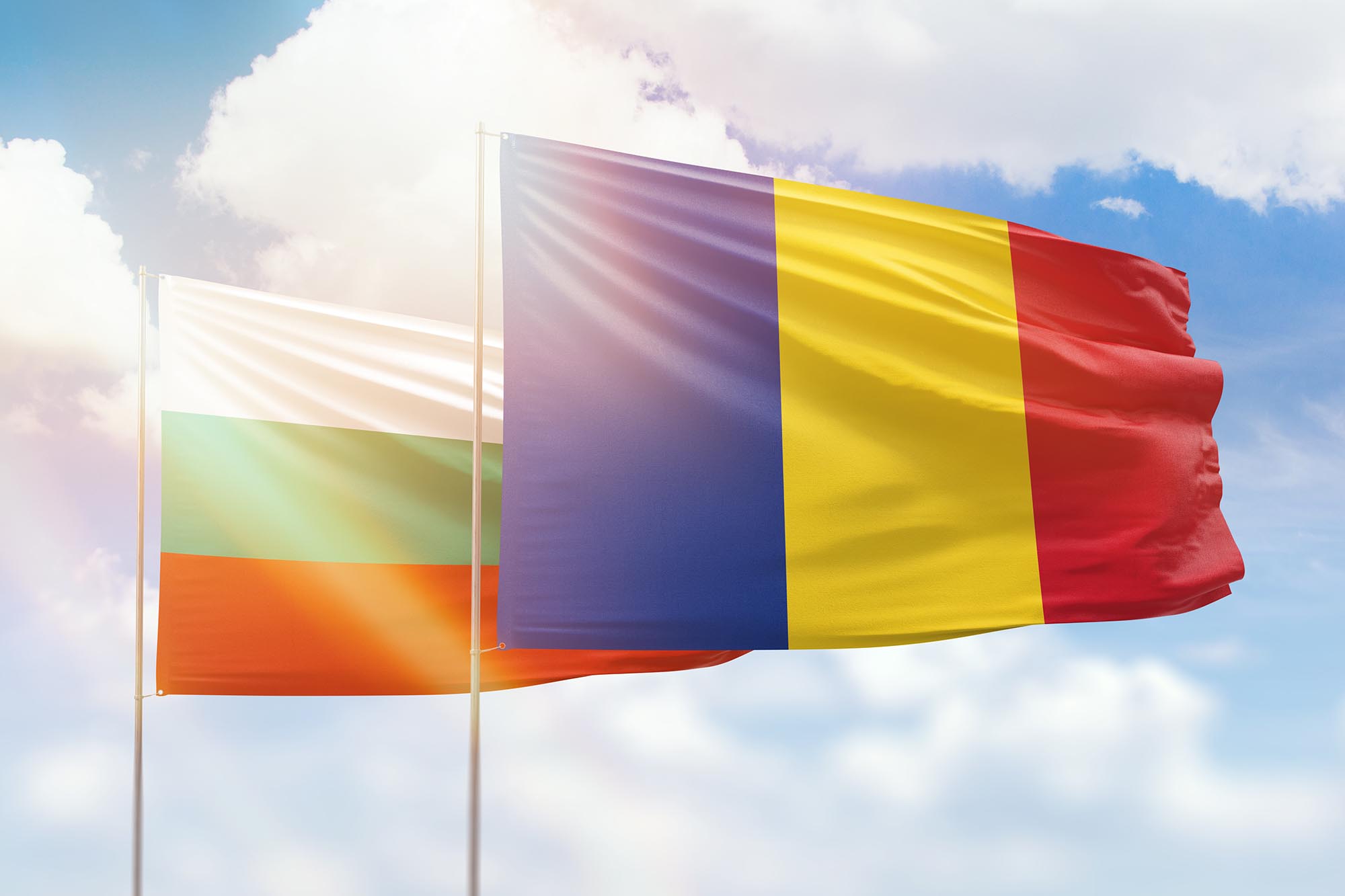 Rumänische und bulgarische Fahne (Illustrationsbild: © Bildagentur PantherMedia/Prehistorik)