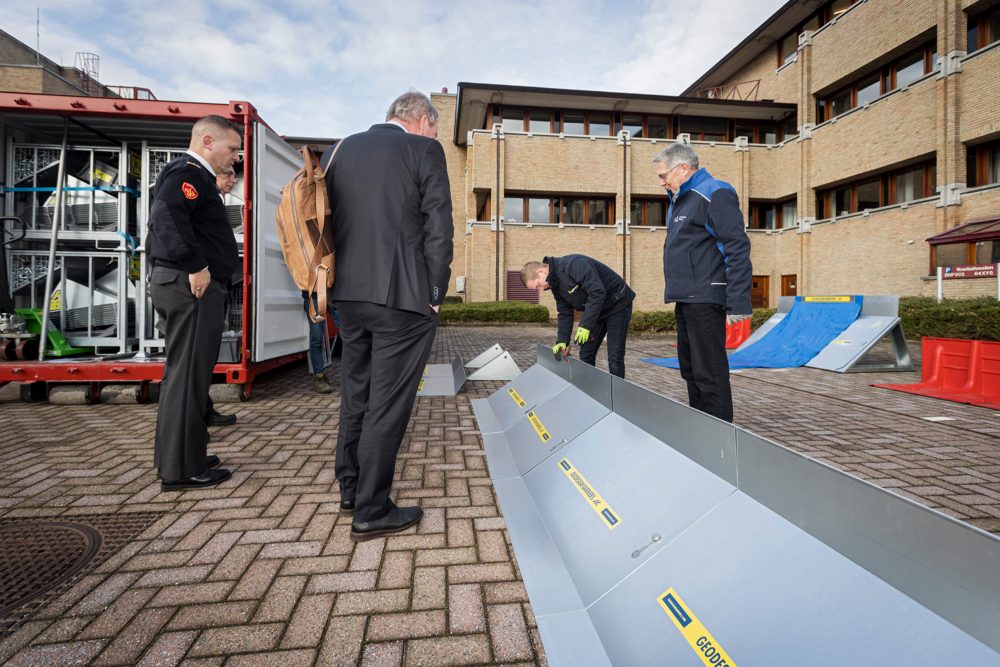 Das Projekt umfasste auch die Anschaffung von grenzüberschreitend einsetzbaren Hochwasser-Schutzwänden (Bild: EMRIC)