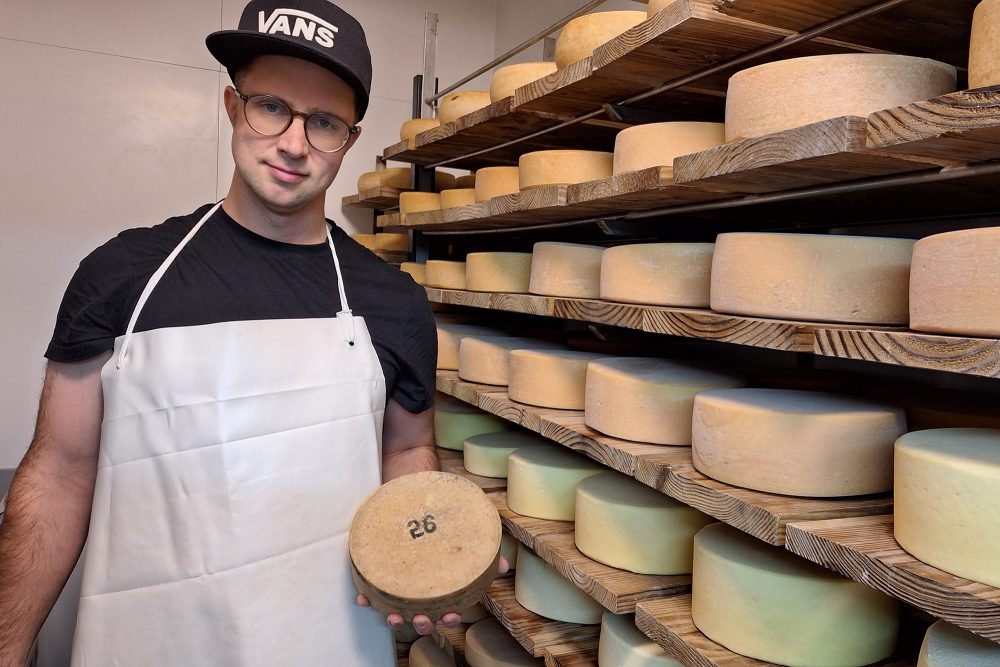 Tobias Boffenrath in seiner Göhltaler Käserei (Bild: Gudrun Hunold/BRF)