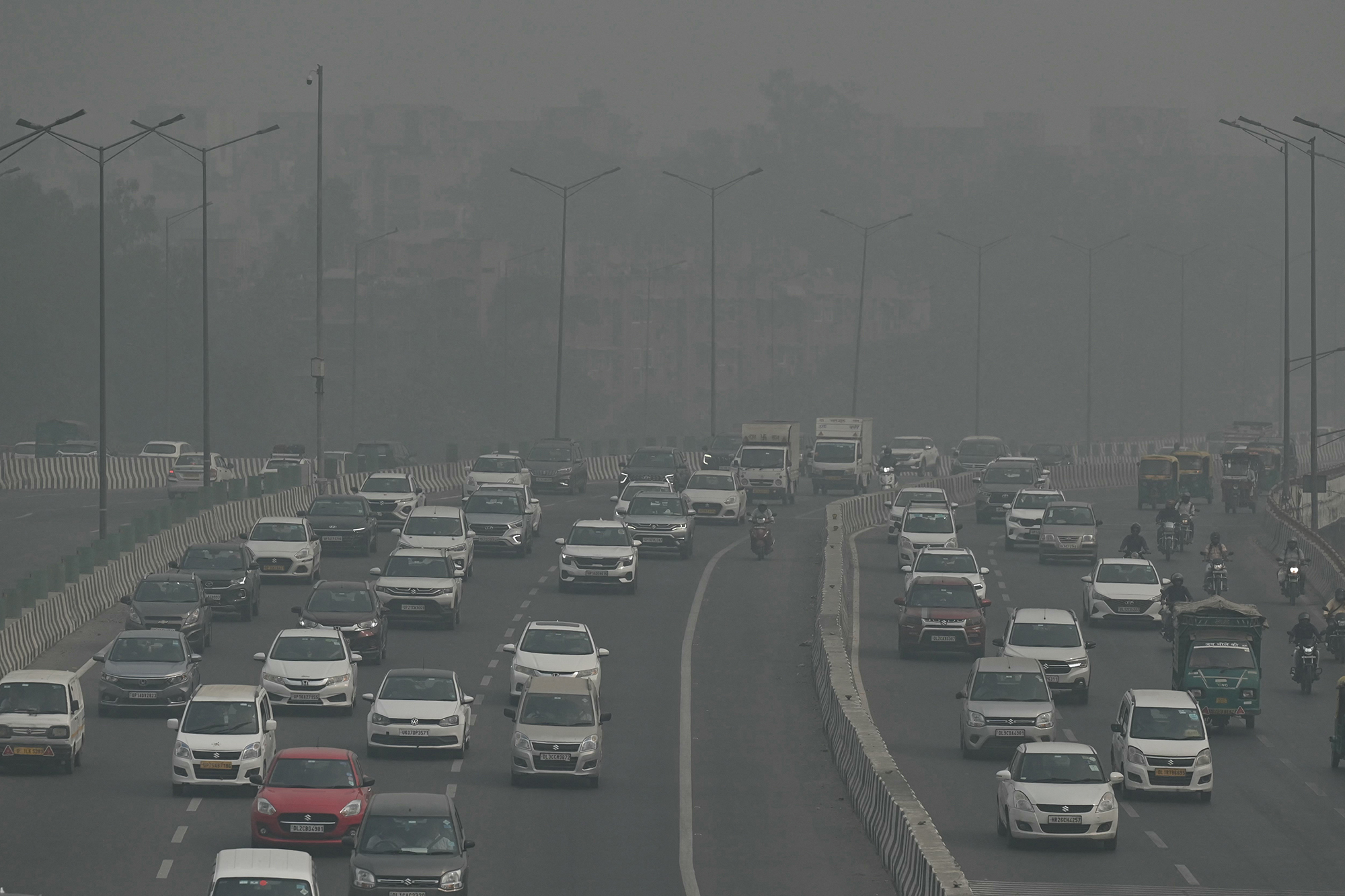 Starker Smog in Neu-Delhi - die indische Hauptstadt wird regelmäßig als eine der am stärksten verschmutzten Städte der Welt eingestuft (Bild: Arun Sankar/AFP)