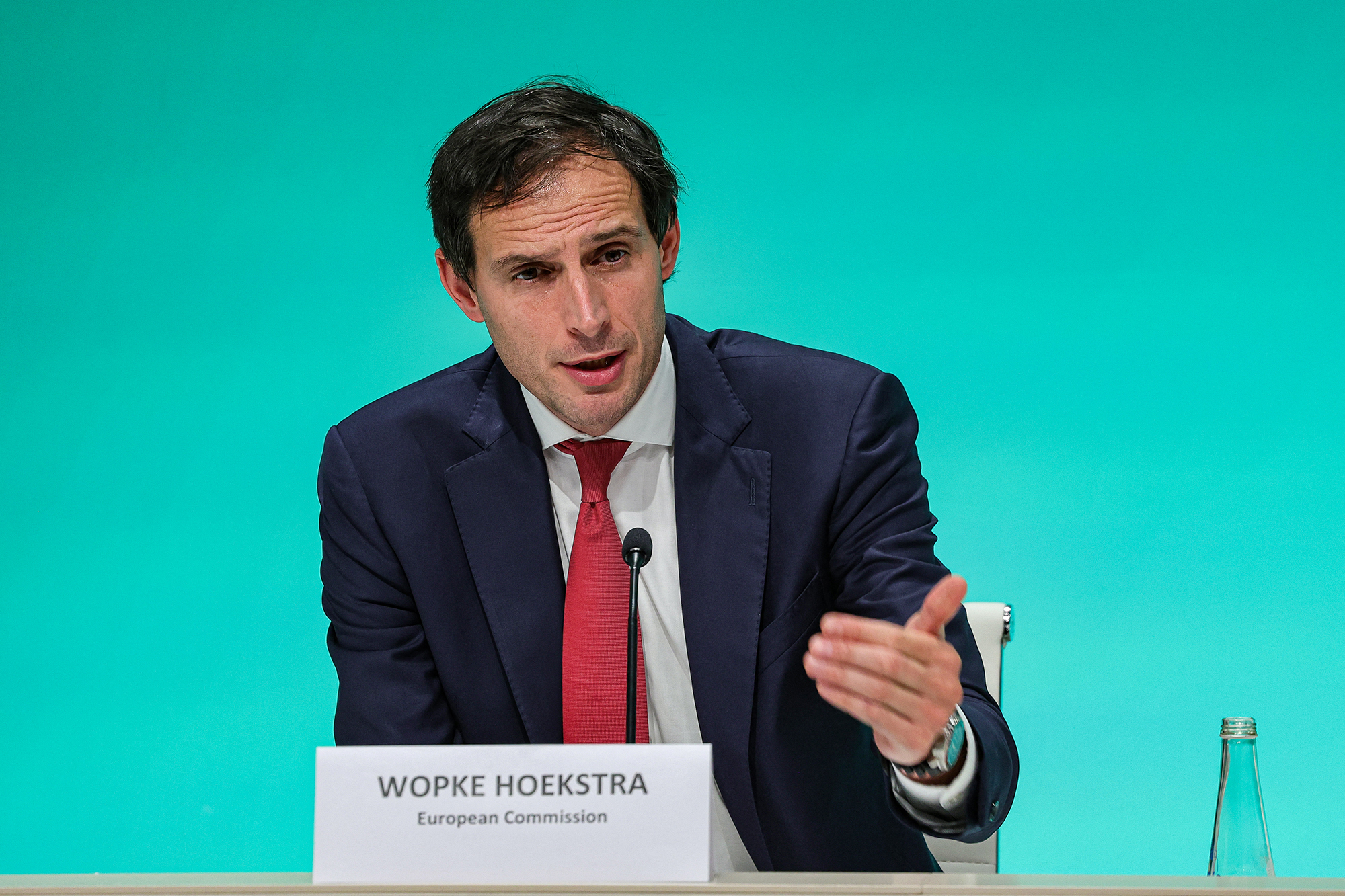 EU-Klimakommissar Wopke Hoekstra bei einer Pressekonferenz auf dem Klimagipfel der Vereinten Nationen in Dubai (Bild: Giuseppe Cacace/AFP)