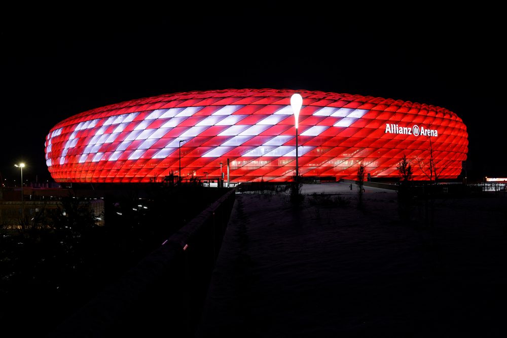 Der Schriftzug "Danke Franz" wird zu Ehren von Franz Beckenbauer auf die Allianz Arena in München projiziert (Bild: Michaela Rehle/AFP)