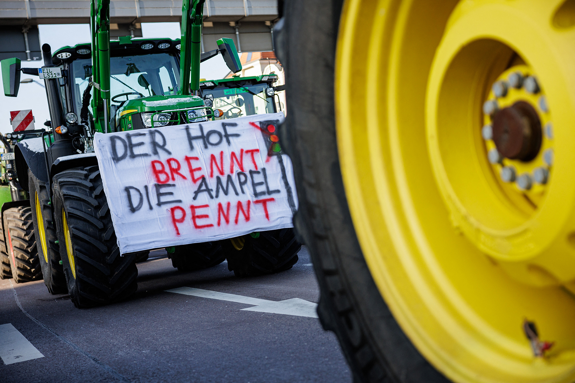 Bauernproteste in Deutschland (Bild: Jens Schlueter/AFP)