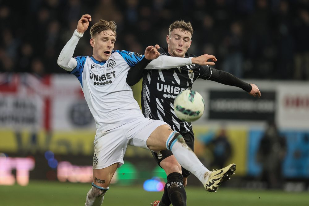 Michal Skoras (FC Brügge) und Romeo Monticelli (Charleroi) - Bild: Bruno Fahy/Belga