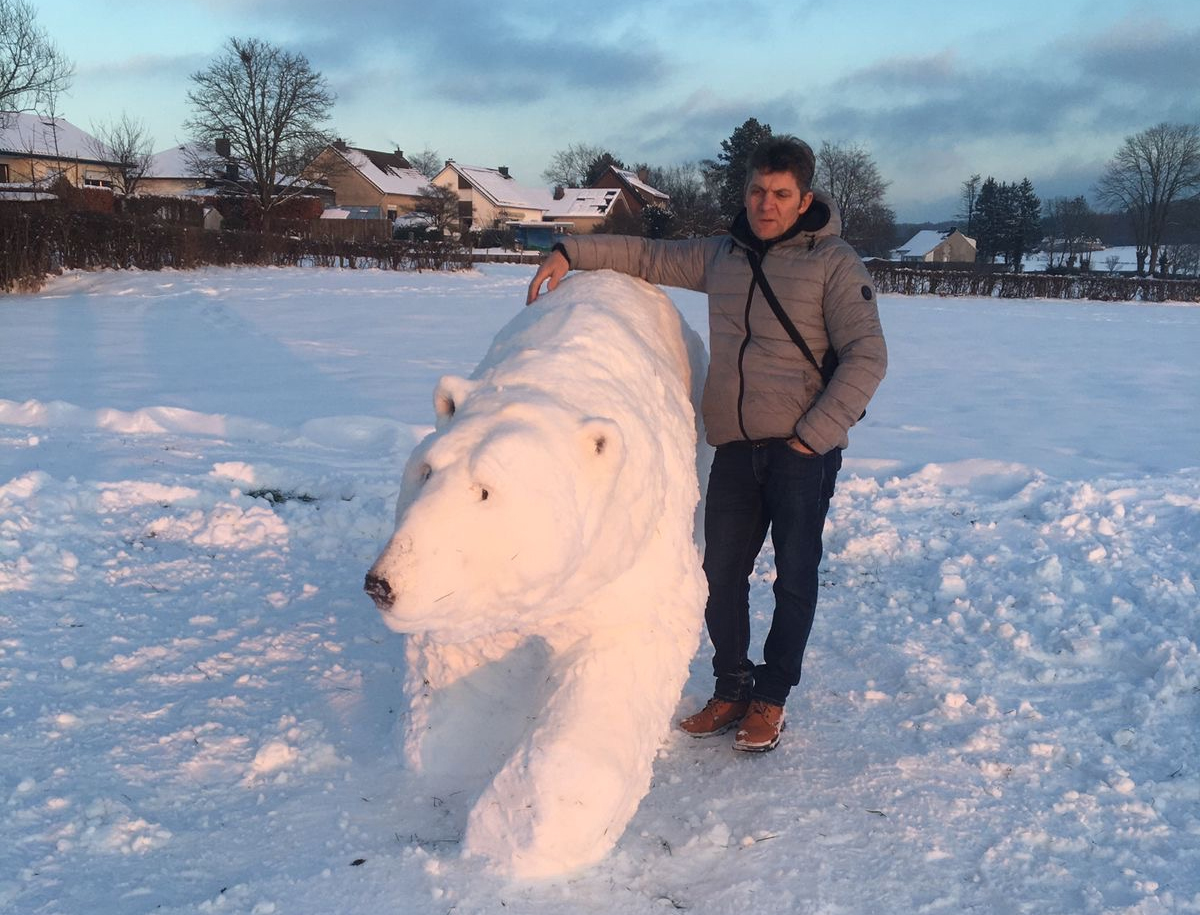 Vlad Yarenmenko mit seinem Eisbären (Bild: Isabelle Rombach)