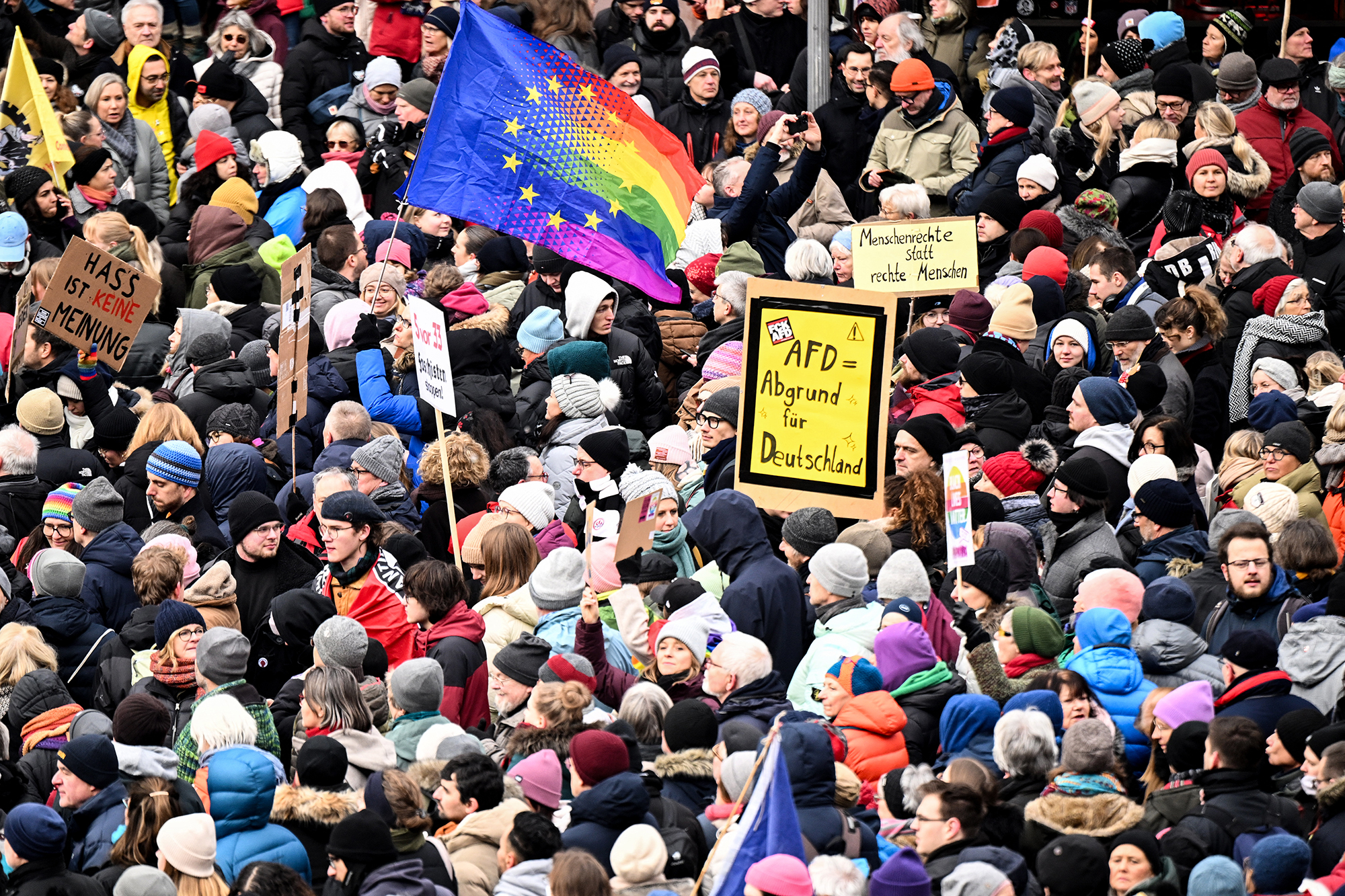 Demo in Frankfurt am Main gegen Rechtsextremismus und die Partei AfD (Bild: Kirill Kudryavtsev/AFP)