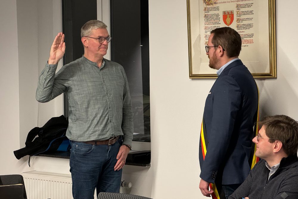 Guido Deutz bei der Eidesleistung (Bild: Dogan Malicki/BRF)