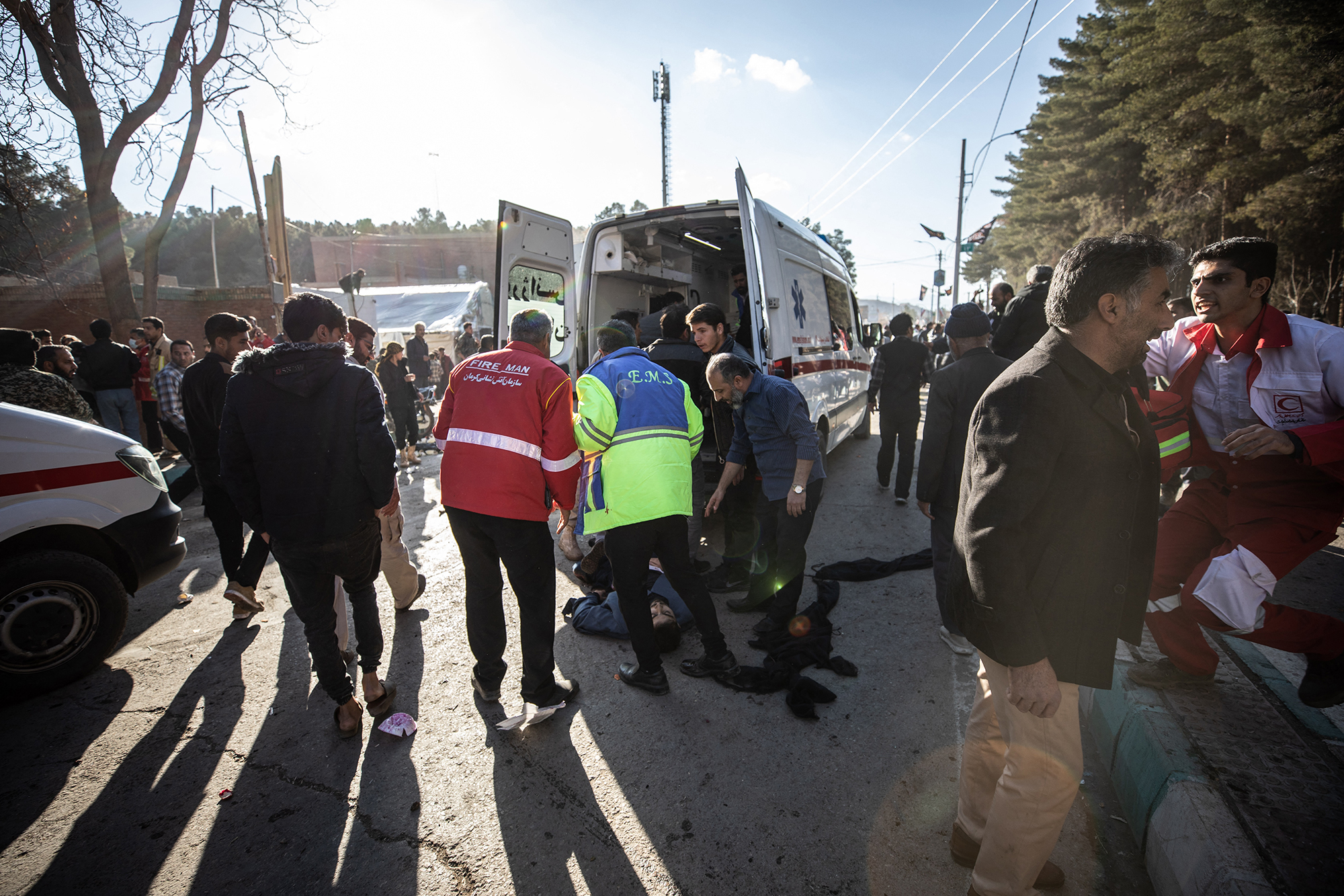 Rettungskräfte am Ort der Explosionen (Bild: Mehr News/AFP)