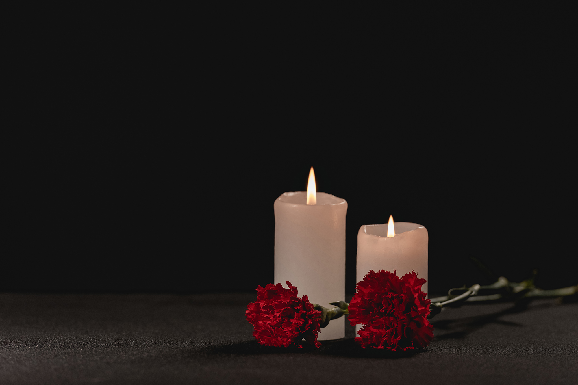 Kerzen in Gedenken an einen Toten