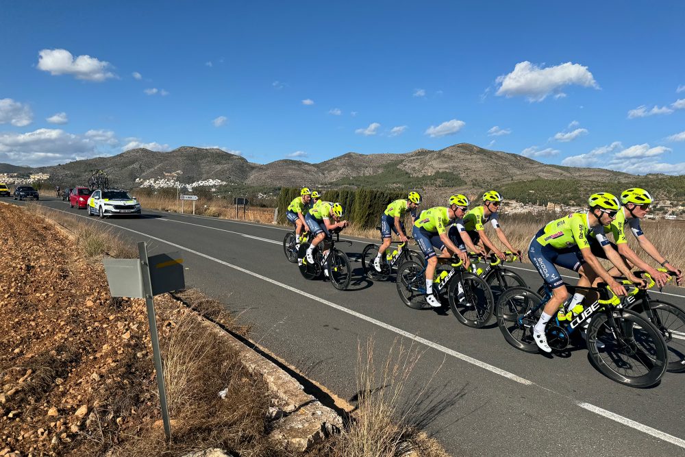 Laurenz Rex und Team beim Training im spanischen Albir (Bild: Christophe Ramjoie/BRF)