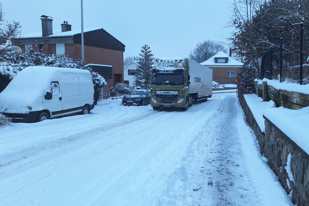 Bis auf liegen gebliebene LKW gab es am Mittwoch und Donnerstag bisher keine Probleme in der DG (Bild: Gudrun Hunold/BRF)