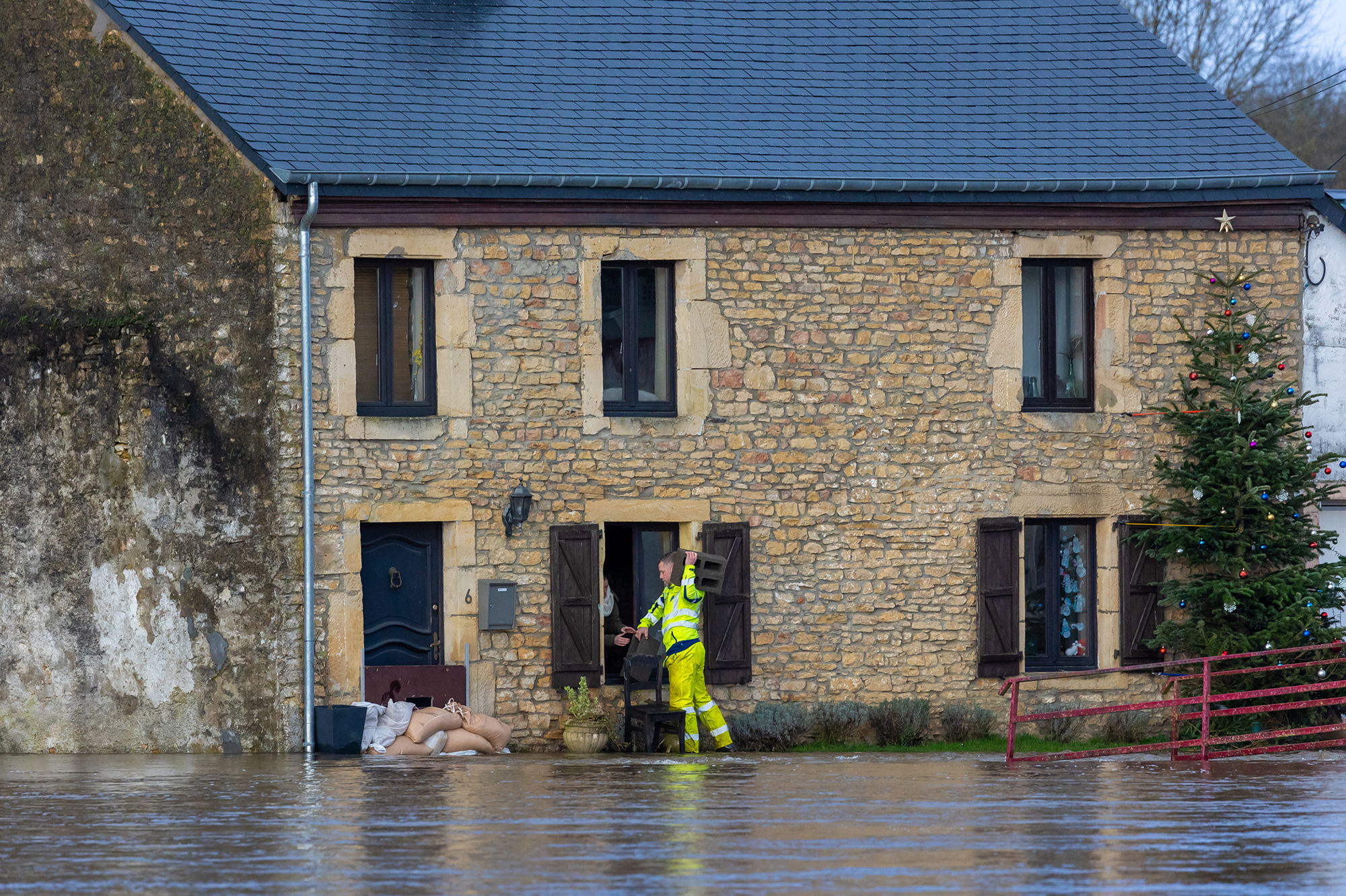 Hochwasser in Moyen (Bild: Julien Warnan/Belga, 3.1.)