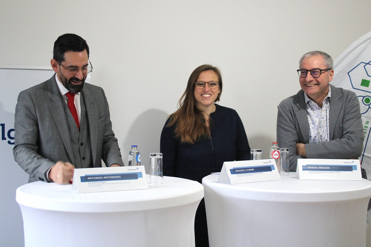 Pressekonferenz vom ÖWOB: Antonios Antoniadis, Annabell Pommé und Pascal Kreusen (Bild: Lindsay Ahn/BRF)