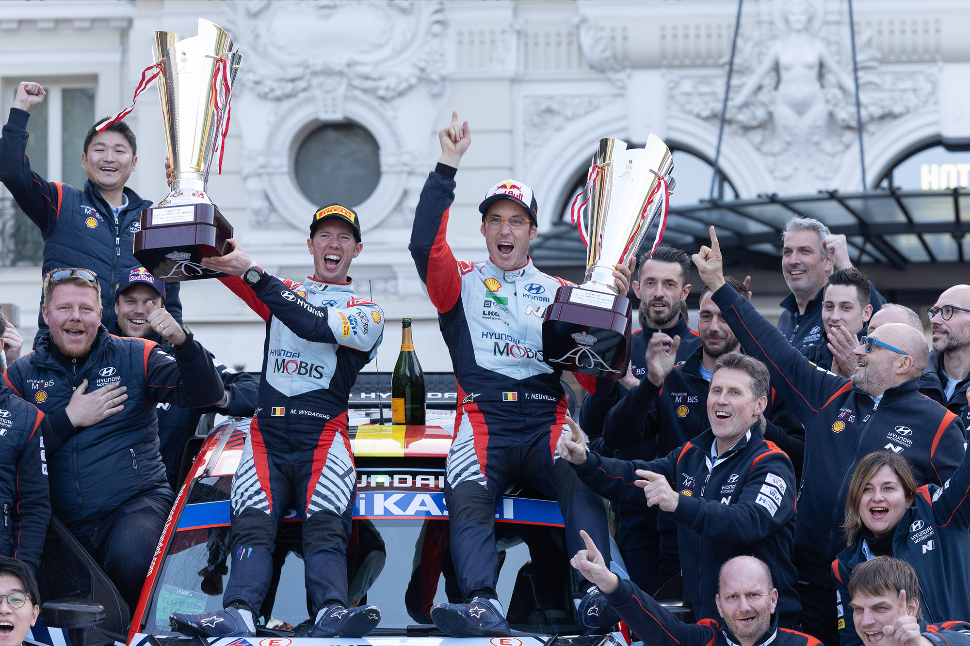 Thierry Neuville, Martijn Wydaeghe und das Hyundai-Team starten die Saison mit dem Sieg in Monte-Carlo (Bild: Fabien Dufour/Hyundai Motorsport GmbH)