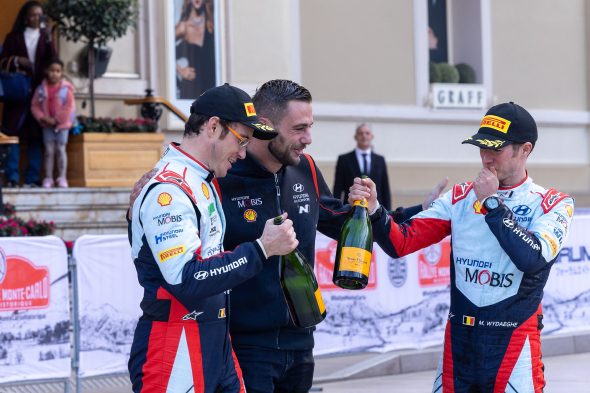 Thierry Neuville, Martijn Wydaeghe und das Hyundai-Team starten die Saison mit dem Sieg in Monte-Carlo (Bild: Fabien Dufour/Hyundai Motorsport GmbH