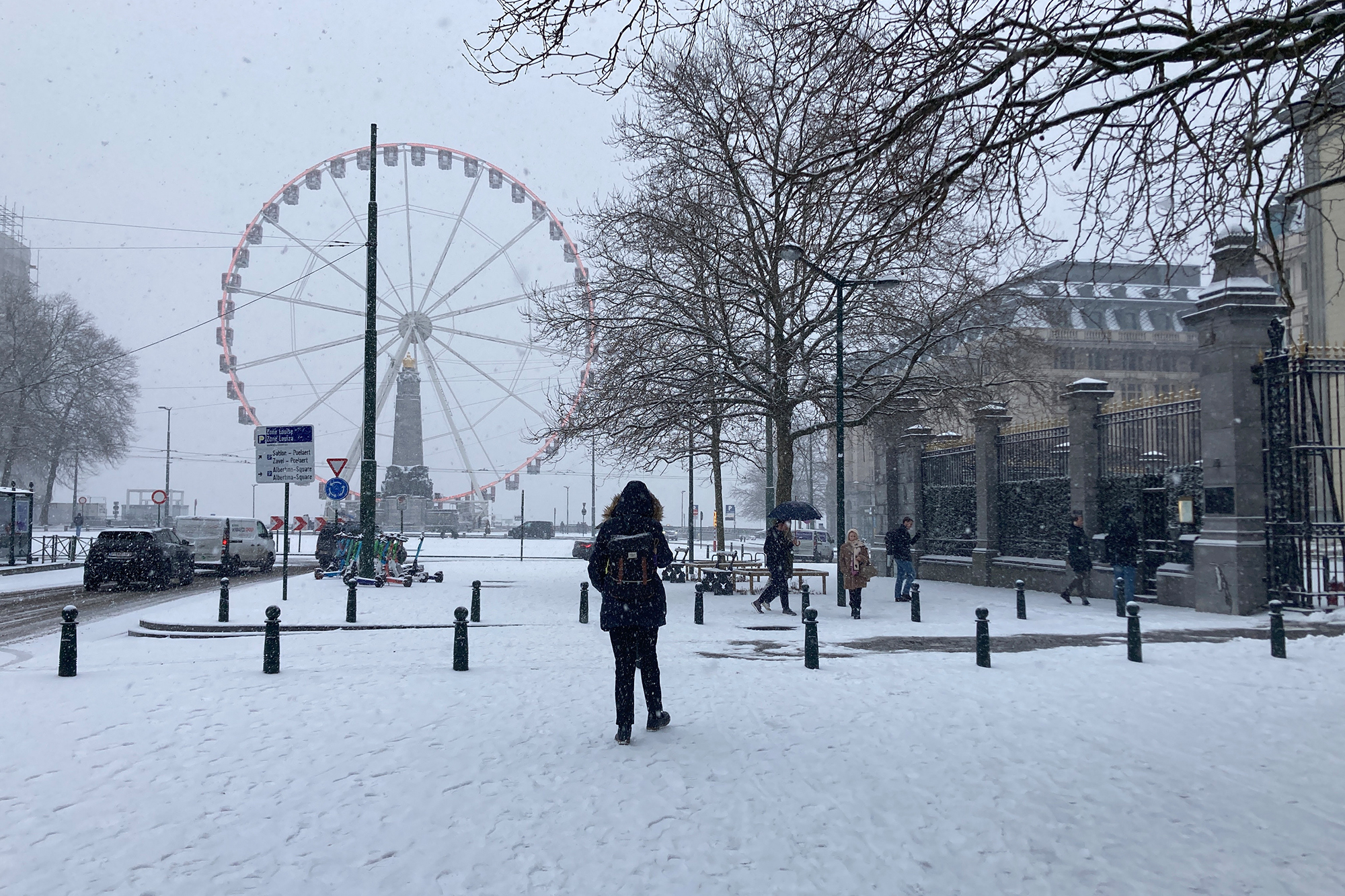 Schnee in Brüssel (Bild: Lou Lampaert/Belga)